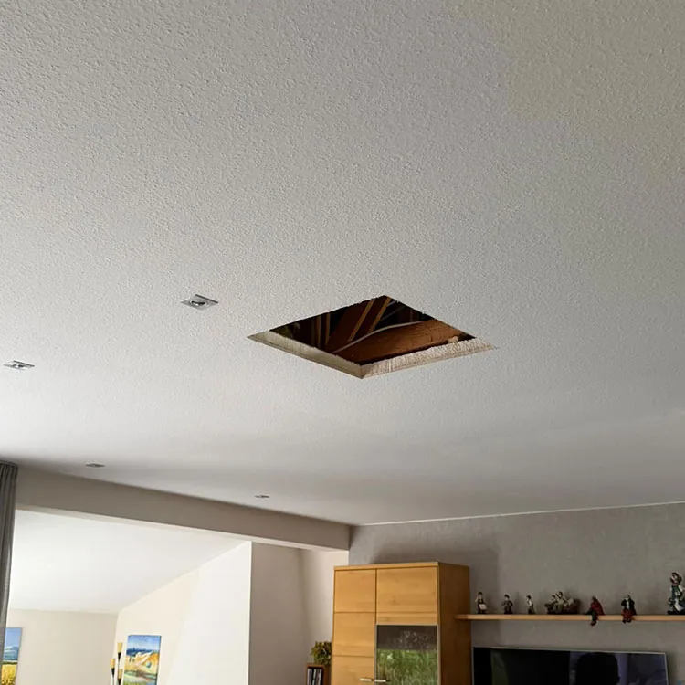 Deckenöffnung zur Integration einer Klimakassette im Wohnzimmer